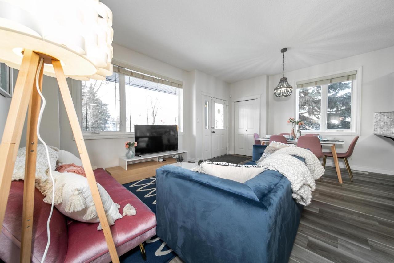 Mediterranean Oasis: King Suite with Jacuzzi & Entertainment Edmonton Exterior photo
